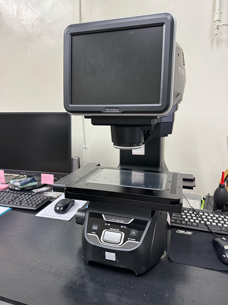 Keyence LM-1100 measuring instrument